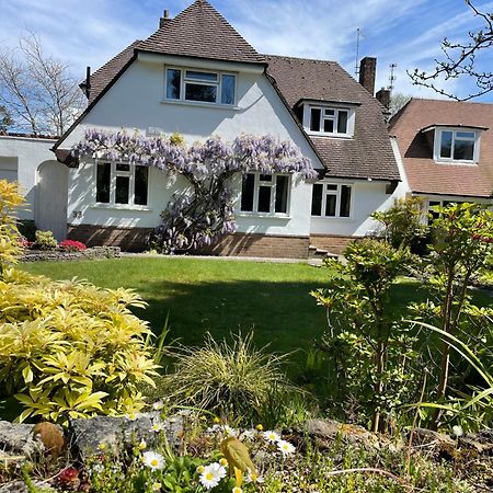 Charming Bournemouth House With Beautiful Spacious Gardens, 5 Min Drive To Beaches, Free Parking For 2-3 Cars מראה חיצוני תמונה
