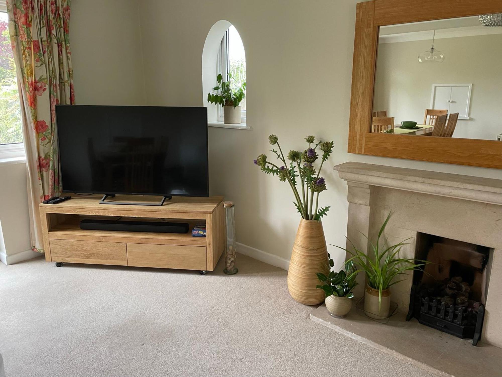 Charming Bournemouth House With Beautiful Spacious Gardens, 5 Min Drive To Beaches, Free Parking For 2-3 Cars מראה חיצוני תמונה