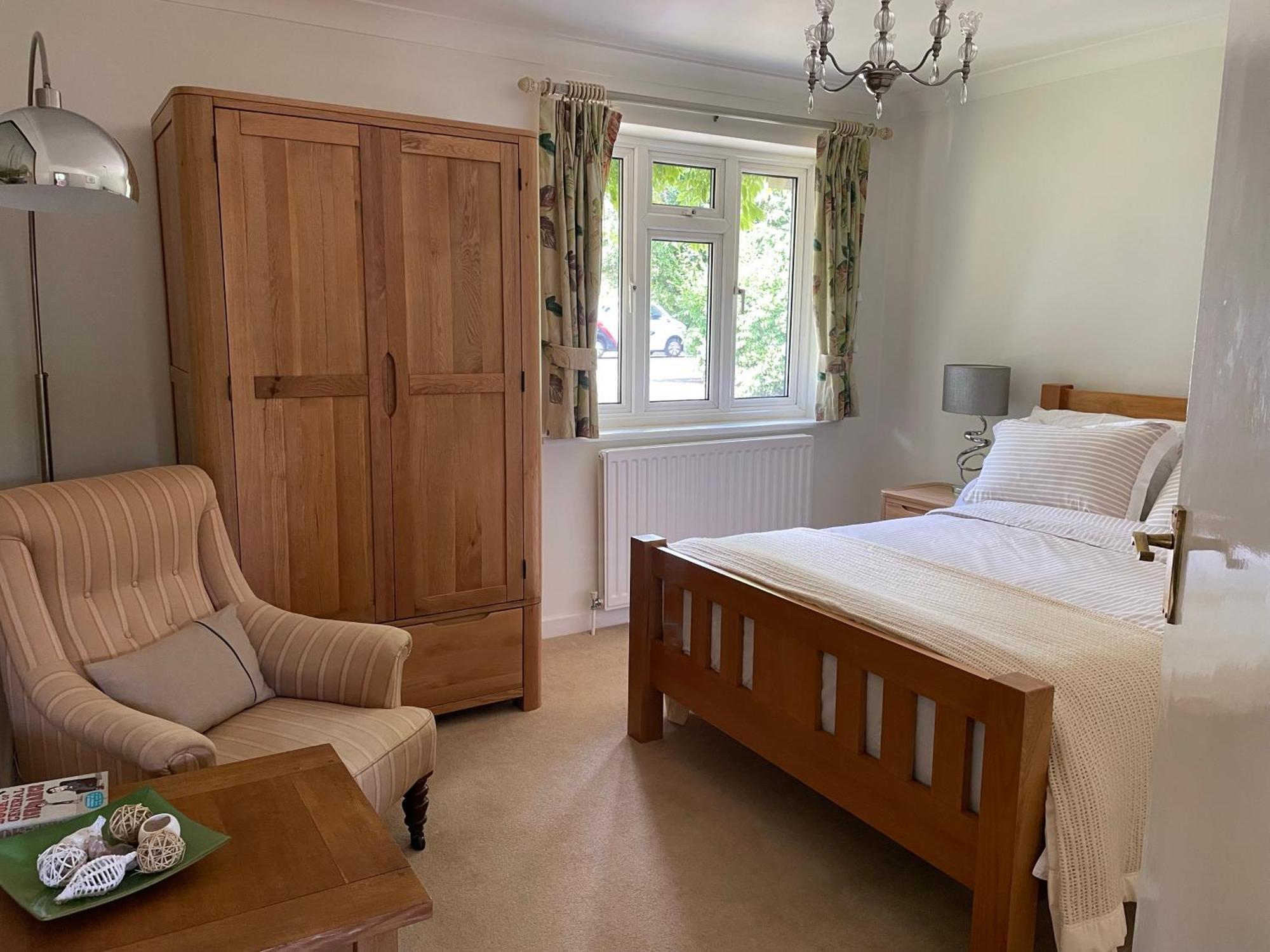 Charming Bournemouth House With Beautiful Spacious Gardens, 5 Min Drive To Beaches, Free Parking For 2-3 Cars מראה חיצוני תמונה