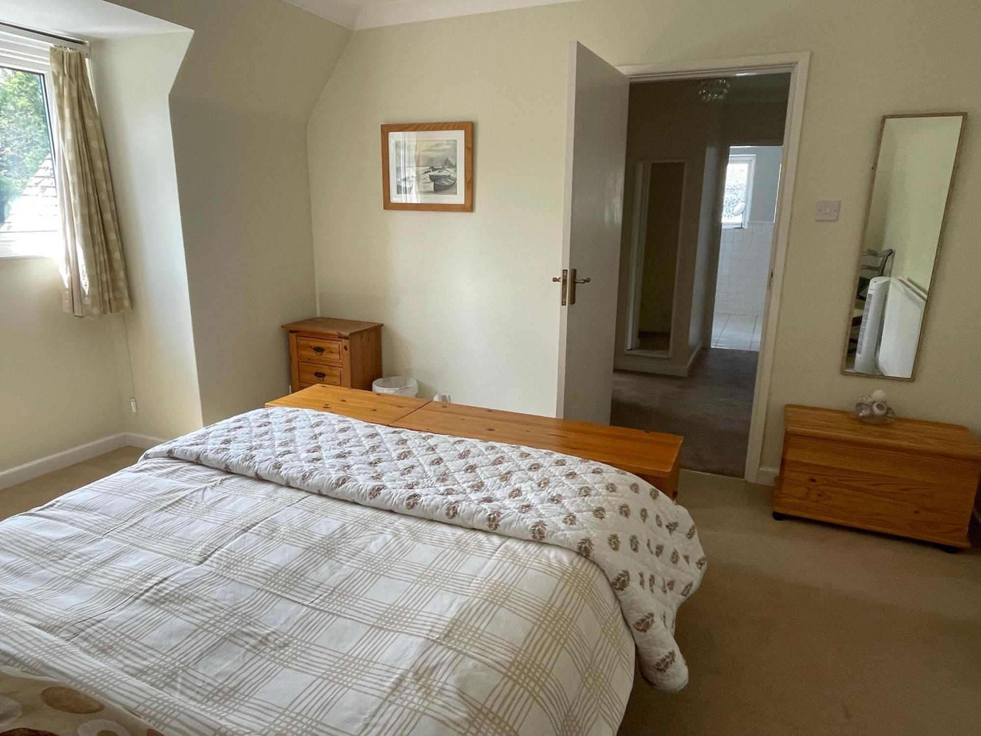 Charming Bournemouth House With Beautiful Spacious Gardens, 5 Min Drive To Beaches, Free Parking For 2-3 Cars מראה חיצוני תמונה