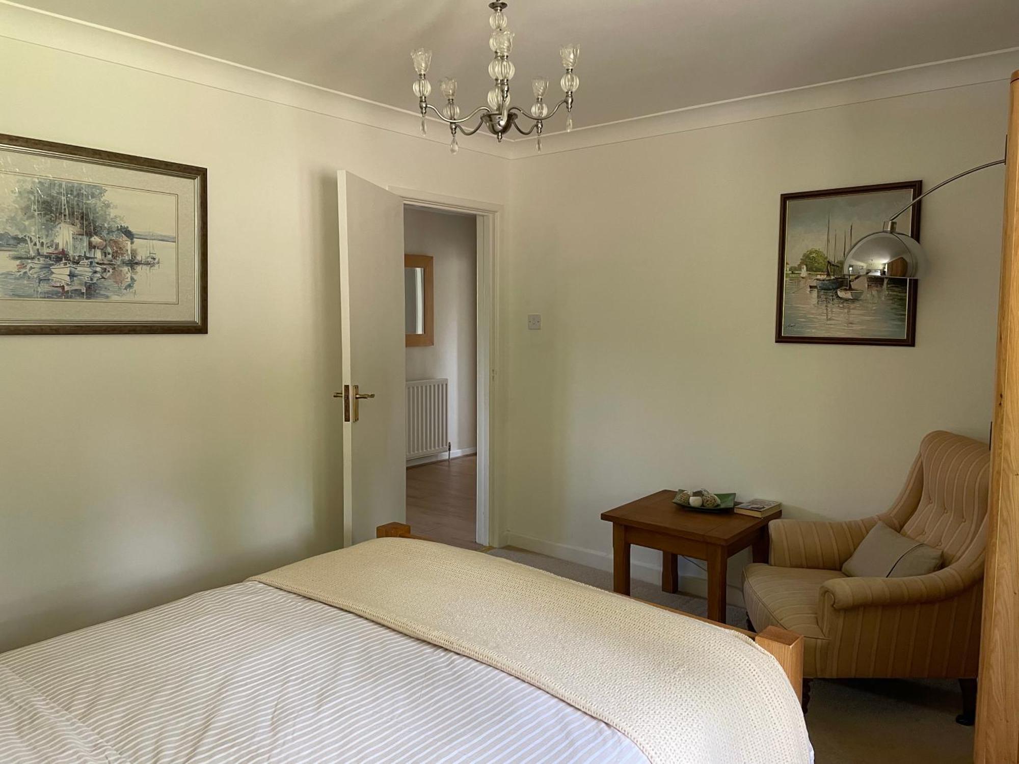 Charming Bournemouth House With Beautiful Spacious Gardens, 5 Min Drive To Beaches, Free Parking For 2-3 Cars מראה חיצוני תמונה